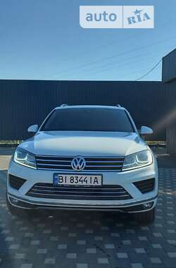 Внедорожник / Кроссовер Volkswagen Touareg 2016 в Полтаве