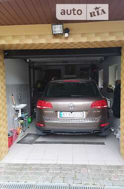 Внедорожник / Кроссовер Volkswagen Touareg 2013 в 