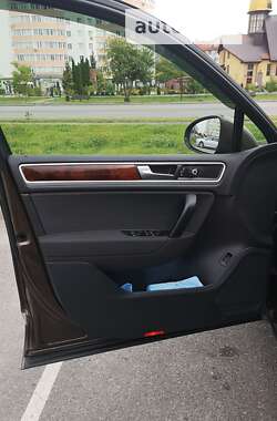 Внедорожник / Кроссовер Volkswagen Touareg 2013 в 