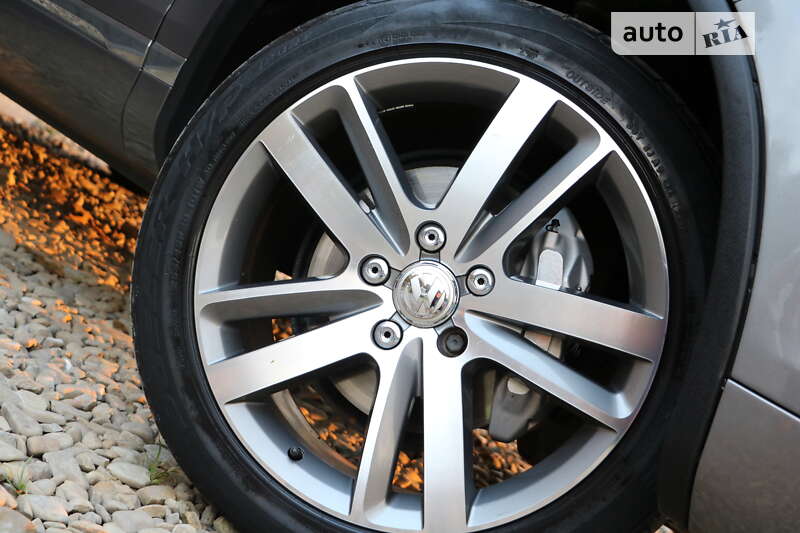 Позашляховик / Кросовер Volkswagen Touareg 2012 в Трускавці