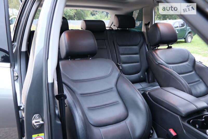 Позашляховик / Кросовер Volkswagen Touareg 2012 в Трускавці