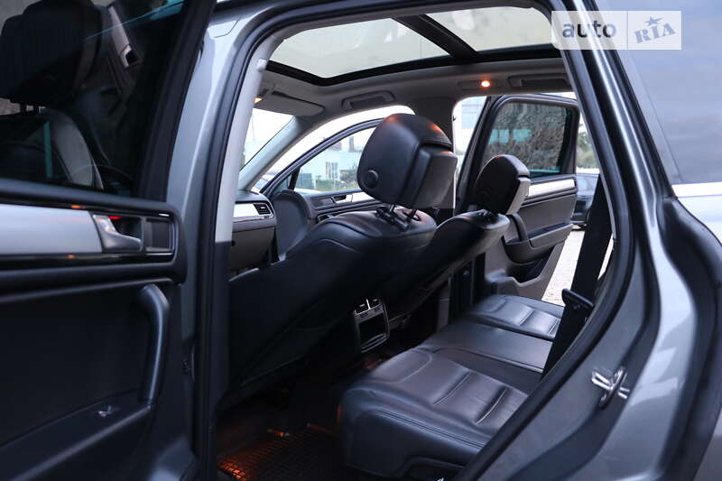 Позашляховик / Кросовер Volkswagen Touareg 2012 в Трускавці