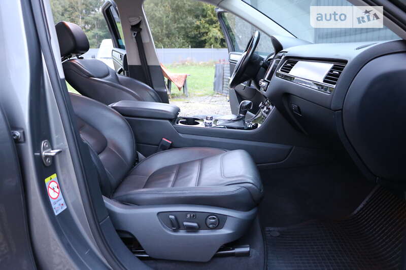 Позашляховик / Кросовер Volkswagen Touareg 2012 в Трускавці