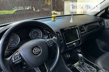 Внедорожник / Кроссовер Volkswagen Touareg 2012 в Тячеве