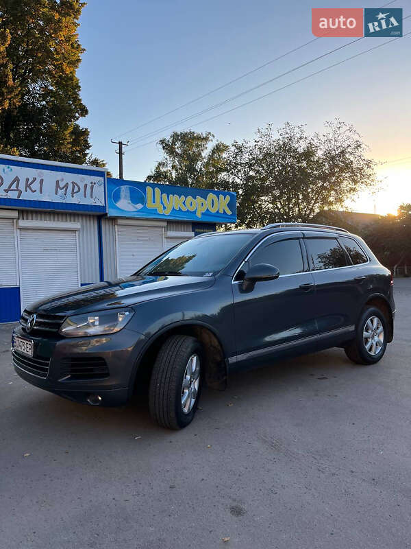Внедорожник / Кроссовер Volkswagen Touareg 2012 в Полтаве