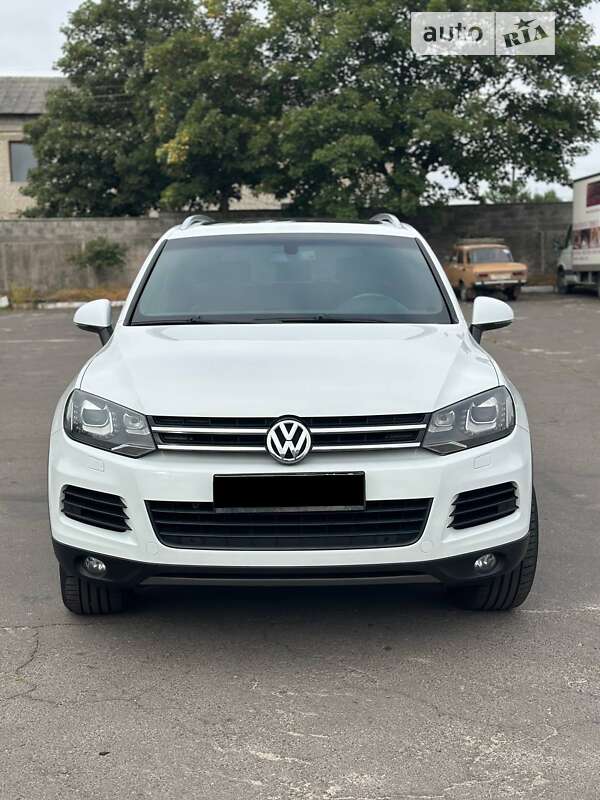 Внедорожник / Кроссовер Volkswagen Touareg 2011 в Березному