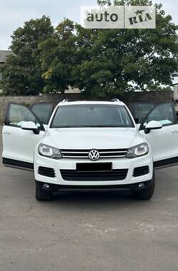 Внедорожник / Кроссовер Volkswagen Touareg 2011 в Березному