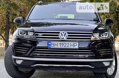 Позашляховик / Кросовер Volkswagen Touareg 2017 в Одесі