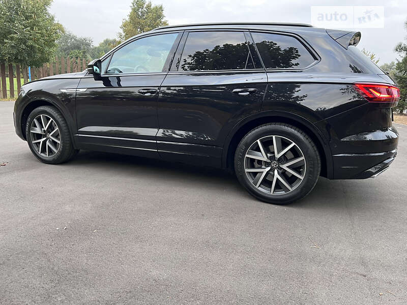Позашляховик / Кросовер Volkswagen Touareg 2020 в Києві