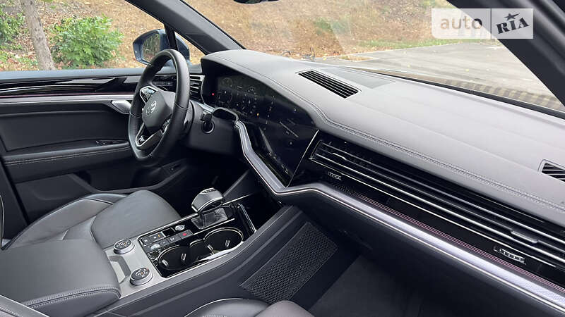 Позашляховик / Кросовер Volkswagen Touareg 2020 в Києві