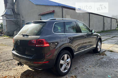 Позашляховик / Кросовер Volkswagen Touareg 2011 в 