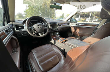 Позашляховик / Кросовер Volkswagen Touareg 2011 в 