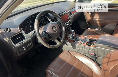 Позашляховик / Кросовер Volkswagen Touareg 2011 в 