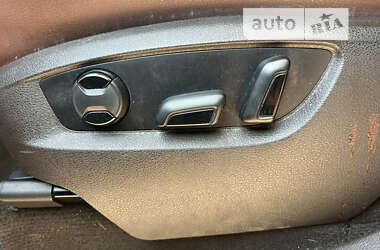 Позашляховик / Кросовер Volkswagen Touareg 2011 в 