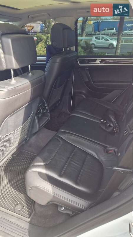 Внедорожник / Кроссовер Volkswagen Touareg 2014 в Киеве