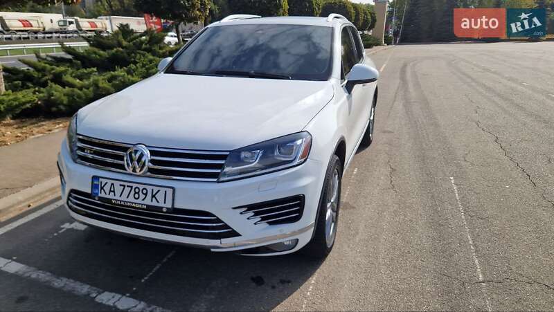 Внедорожник / Кроссовер Volkswagen Touareg 2014 в Киеве