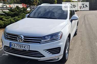 Внедорожник / Кроссовер Volkswagen Touareg 2014 в Киеве