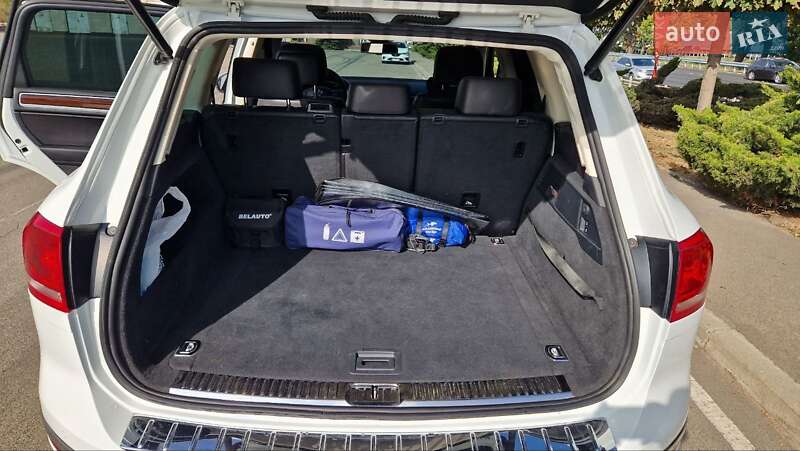 Внедорожник / Кроссовер Volkswagen Touareg 2014 в Киеве