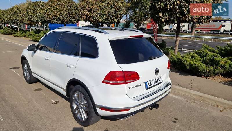 Внедорожник / Кроссовер Volkswagen Touareg 2014 в Киеве