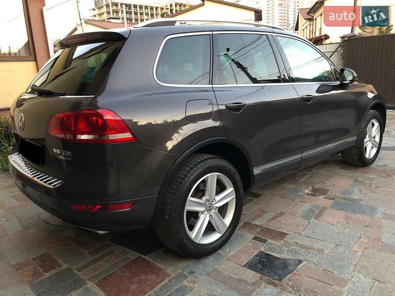Внедорожник / Кроссовер Volkswagen Touareg 2012 в Броварах
