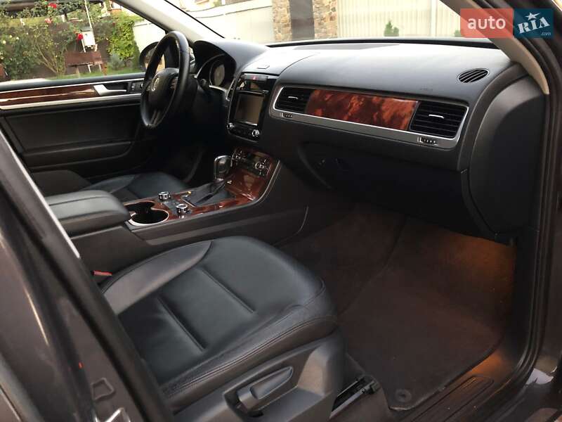 Внедорожник / Кроссовер Volkswagen Touareg 2012 в Броварах