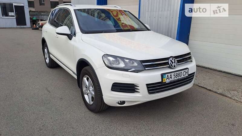 Позашляховик / Кросовер Volkswagen Touareg 2011 в Броварах