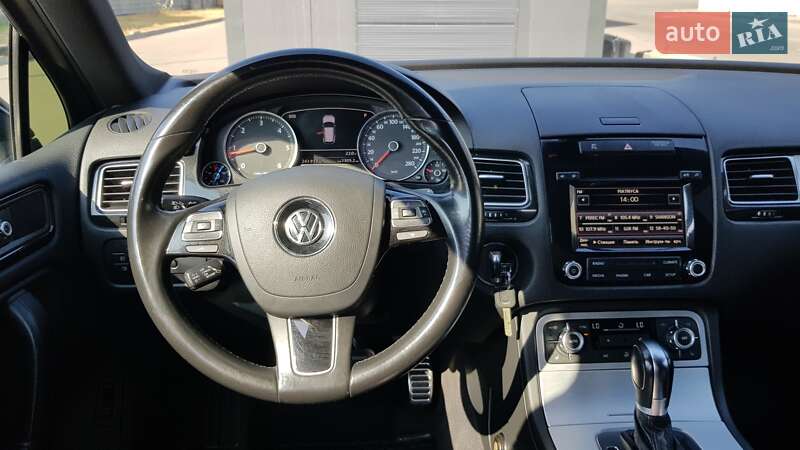 Позашляховик / Кросовер Volkswagen Touareg 2013 в Києві