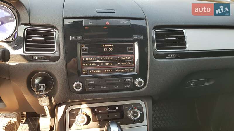 Позашляховик / Кросовер Volkswagen Touareg 2013 в Києві