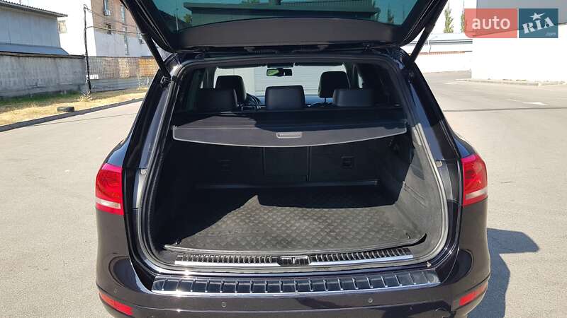 Позашляховик / Кросовер Volkswagen Touareg 2013 в Києві