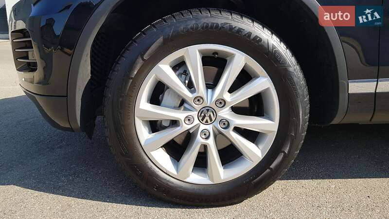 Позашляховик / Кросовер Volkswagen Touareg 2013 в Києві