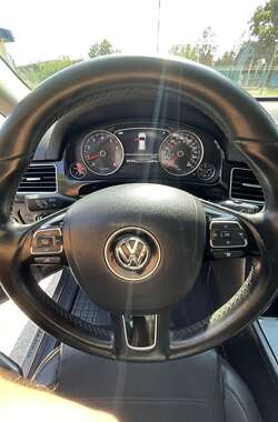 Внедорожник / Кроссовер Volkswagen Touareg 2013 в Лубнах