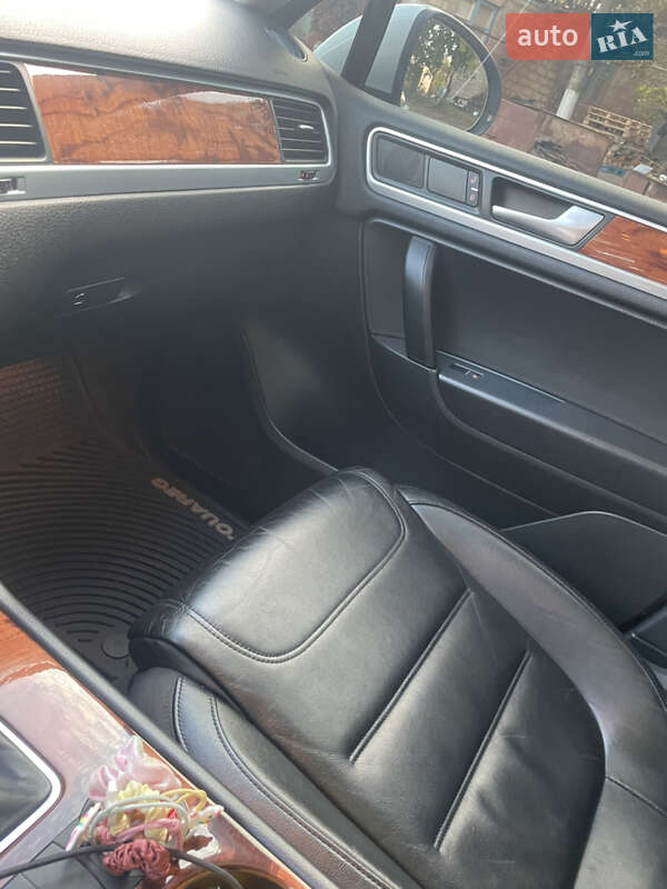 Внедорожник / Кроссовер Volkswagen Touareg 2011 в Кривом Роге