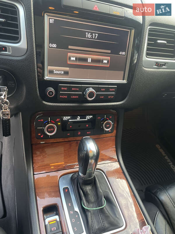 Внедорожник / Кроссовер Volkswagen Touareg 2011 в Кривом Роге