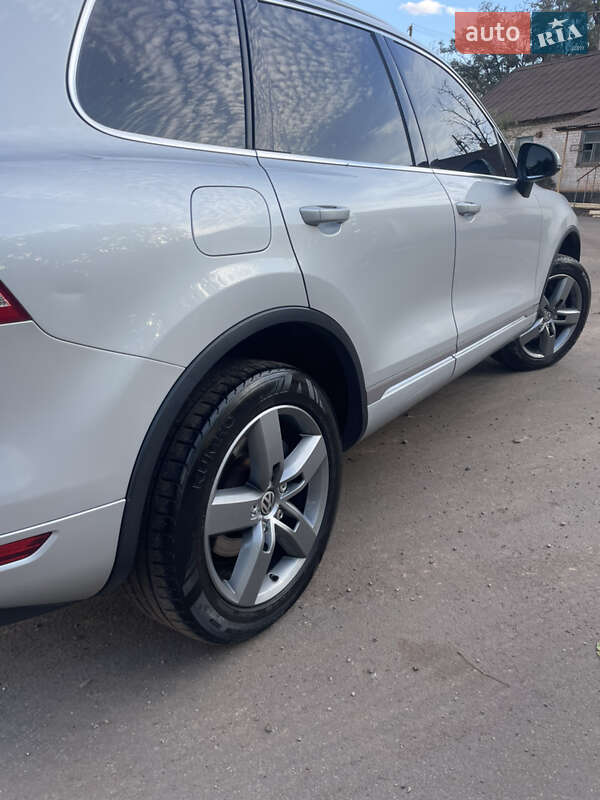 Внедорожник / Кроссовер Volkswagen Touareg 2011 в Кривом Роге