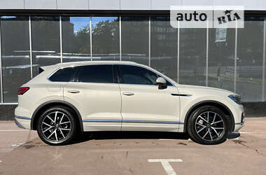 Внедорожник / Кроссовер Volkswagen Touareg 2021 в 