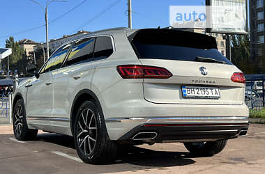 Внедорожник / Кроссовер Volkswagen Touareg 2021 в 