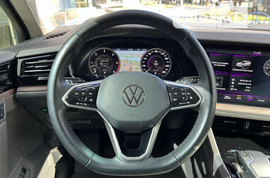 Внедорожник / Кроссовер Volkswagen Touareg 2021 в 
