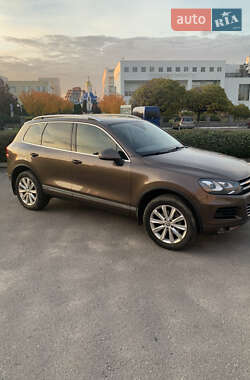 Внедорожник / Кроссовер Volkswagen Touareg 2011 в Сумах