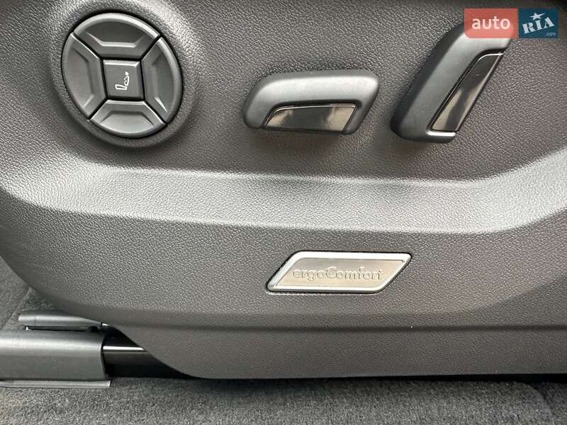 Внедорожник / Кроссовер Volkswagen Touareg 2018 в Полтаве