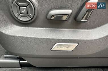 Внедорожник / Кроссовер Volkswagen Touareg 2018 в 