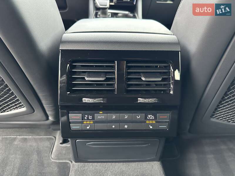 Внедорожник / Кроссовер Volkswagen Touareg 2018 в Полтаве