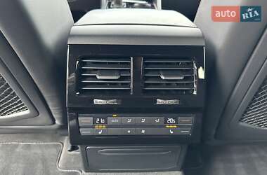 Внедорожник / Кроссовер Volkswagen Touareg 2018 в 