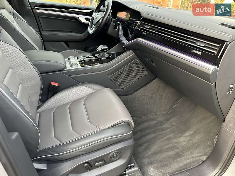 Внедорожник / Кроссовер Volkswagen Touareg 2018 в Полтаве