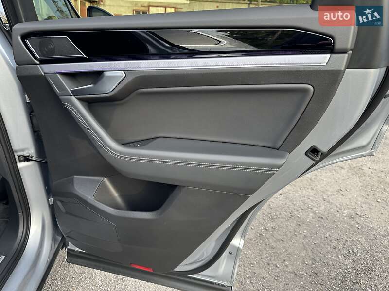 Внедорожник / Кроссовер Volkswagen Touareg 2018 в Полтаве