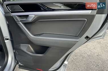 Внедорожник / Кроссовер Volkswagen Touareg 2018 в 