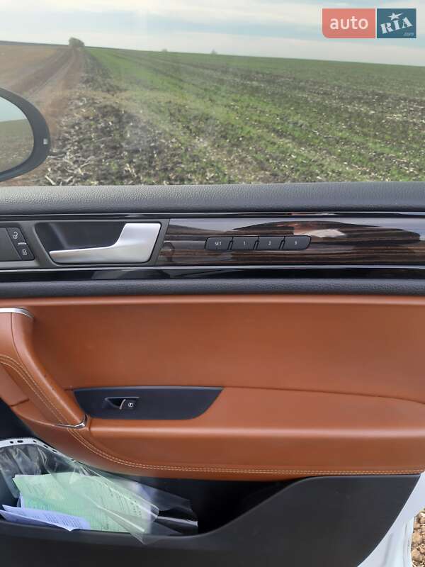 Позашляховик / Кросовер Volkswagen Touareg 2014 в Тернополі