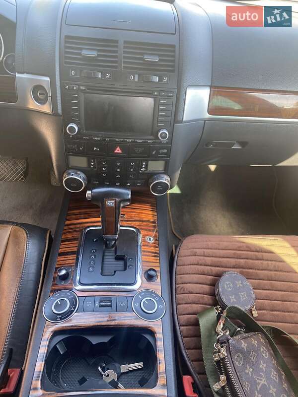 Позашляховик / Кросовер Volkswagen Touareg 2004 в Могилів-Подільському