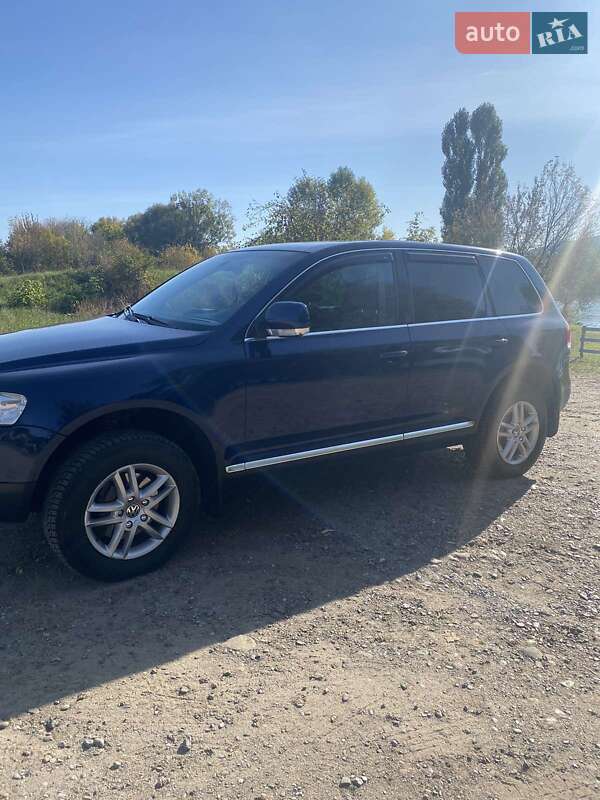 Позашляховик / Кросовер Volkswagen Touareg 2004 в Могилів-Подільському
