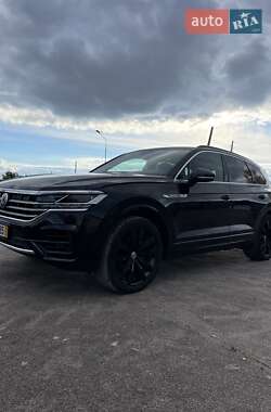 Позашляховик / Кросовер Volkswagen Touareg 2019 в Полтаві