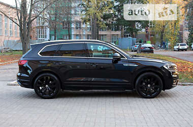 Позашляховик / Кросовер Volkswagen Touareg 2018 в 
